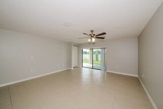 911 Culbreath Grn Ct in Ruskin, FL - Building Photo - Building Photo