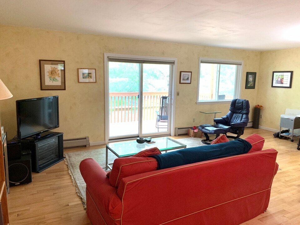 M6 Stonehedge Dr, Unit M6 in Burlington, VT - Building Photo