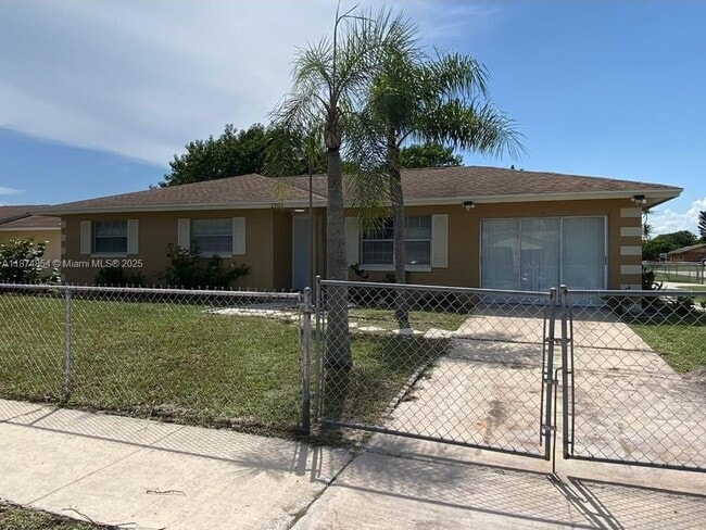 property at 2707 Essex Ct