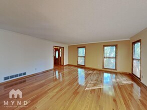 3747 Running Fox Dr in Marietta, GA - Building Photo - Building Photo