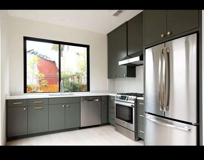 633 Palms Blvd in Venice, CA - Foto de edificio - Building Photo