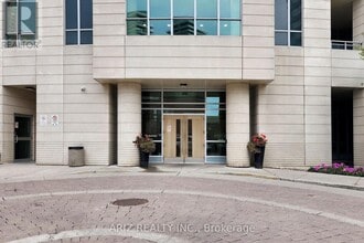 715-718 HOLMES Ave in Toronto, ON - Building Photo - Building Photo