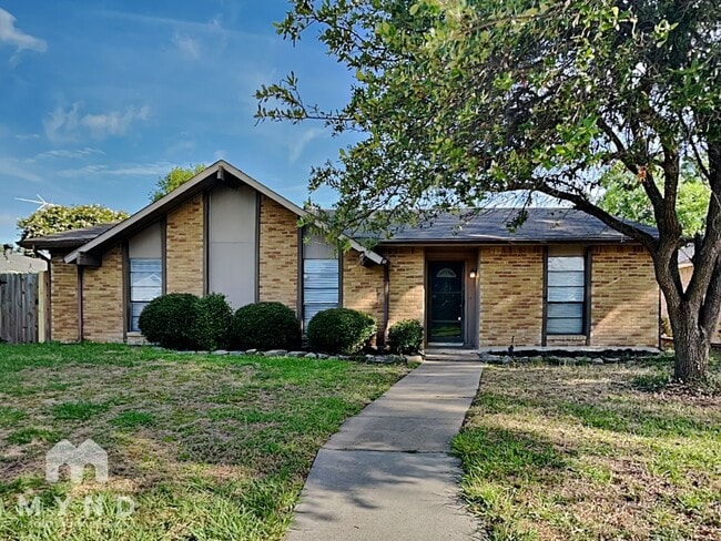 property at 5033 Amhurst Ln