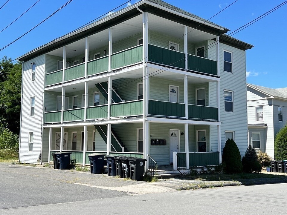 45 Pleasant St in Southbridge, MA - Building Photo