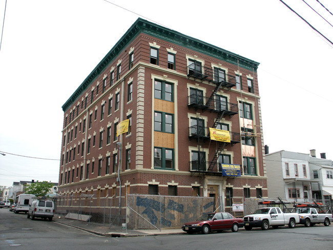 608 Bramhall Ave in Jersey City, NJ - Building Photo - Building Photo