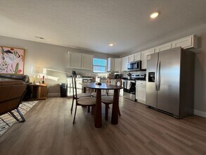 210 Taylor Dr in Wilmington, OH - Building Photo - Building Photo