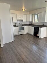 1343 N Deerfield Dr in Centerville, UT - Foto de edificio - Building Photo