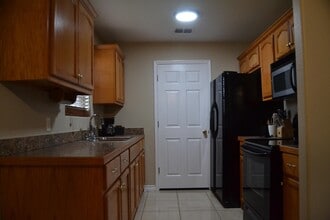 109 Ramon Cardenas Dr in Del Rio, TX - Building Photo - Building Photo