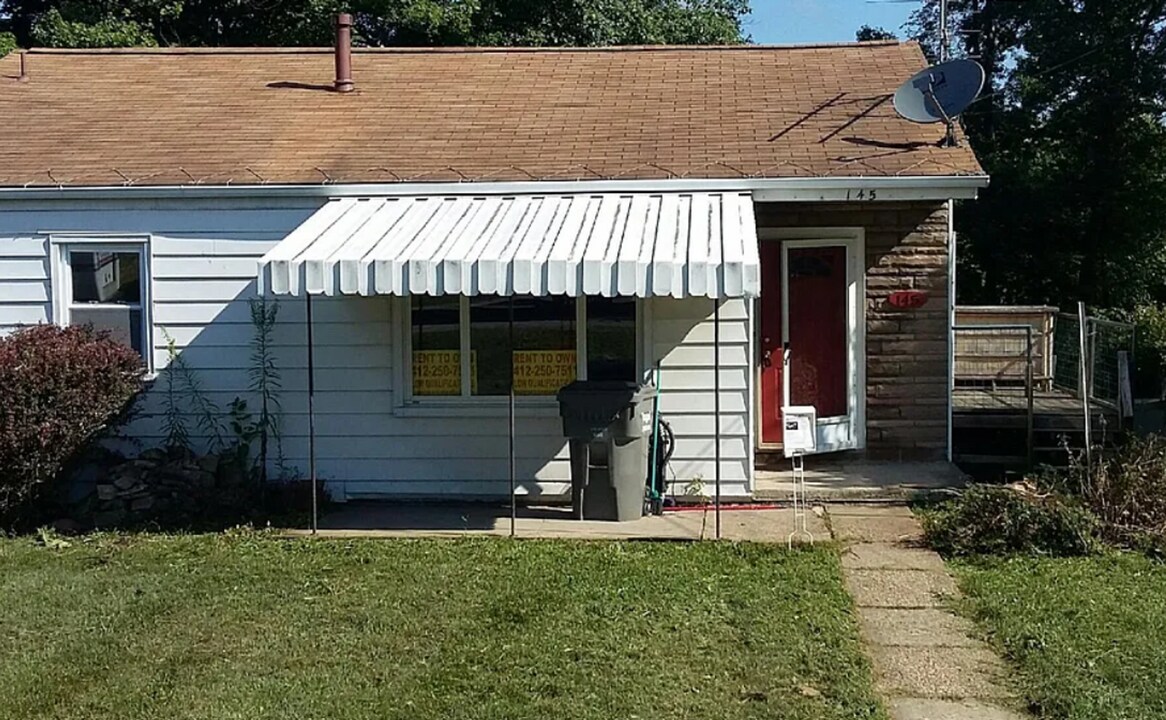 145 Delaware Dr in Butler, PA - Building Photo