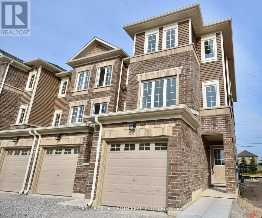 51 Pumpkin Cor Cres in Barrie, ON - Building Photo