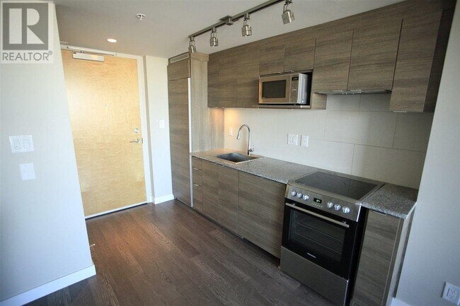 489-489 Interurban Wy in Vancouver, BC - Building Photo - Building Photo