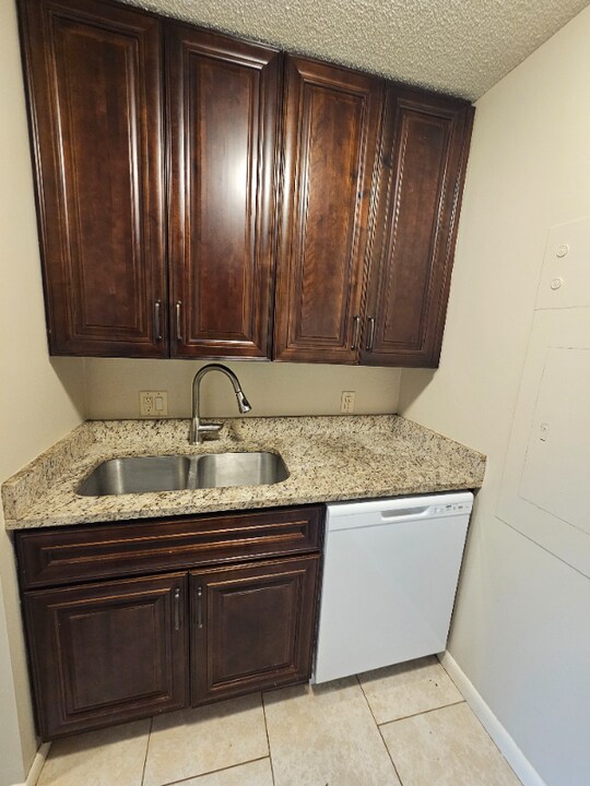 1810 E St in Lincoln, NE - Building Photo