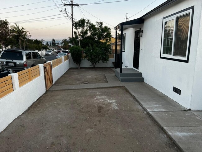 2264 Smythe Ave in San Diego, CA - Building Photo - Building Photo