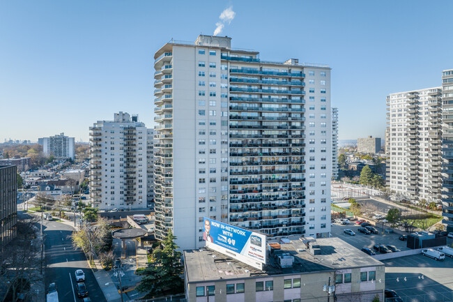 The Pembroke at Fort Lee in Fort Lee, NJ - Building Photo - Building Photo