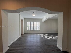 1971 Harbor View Cir in Weston, FL - Building Photo - Building Photo