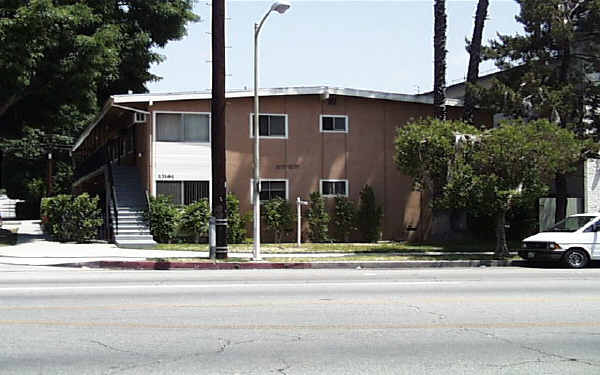 13161 Oxnard St in Van Nuys, CA - Foto de edificio - Building Photo