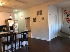 843 W Lill Ave in Chicago, IL - Building Photo - Building Photo
