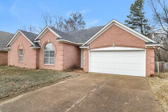 8648 Tropicana Dr N in Memphis, TN - Foto de edificio - Building Photo