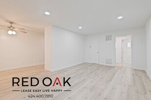 970 Menlo Ave in Los Angeles, CA - Building Photo