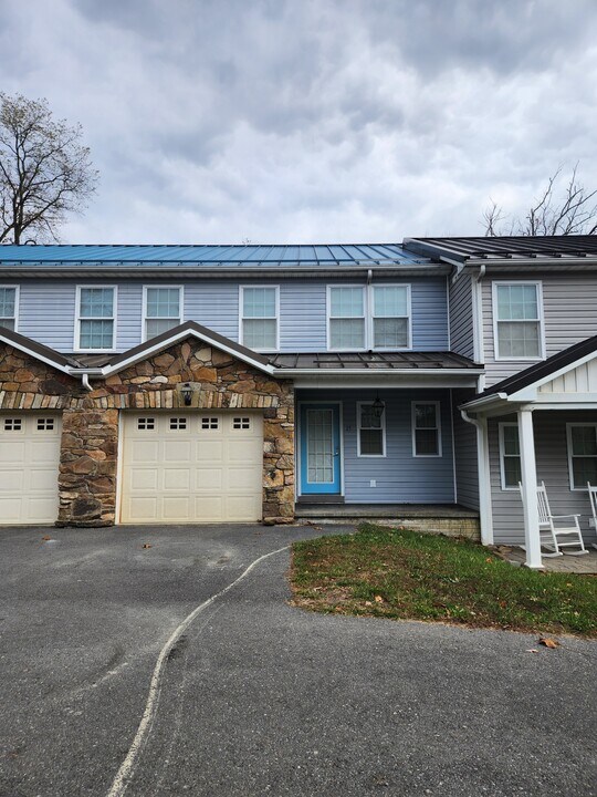 28 Holler Rd in Keyser, WV - Building Photo