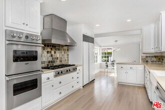 1110 Stradella Rd in Los Angeles, CA - Building Photo - Building Photo