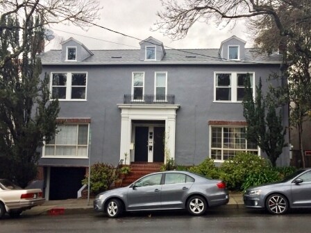 2421 Hilgard Ave in Berkeley, CA - Building Photo