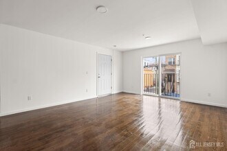 496 S 18th St in Newark, NJ - Building Photo - Building Photo