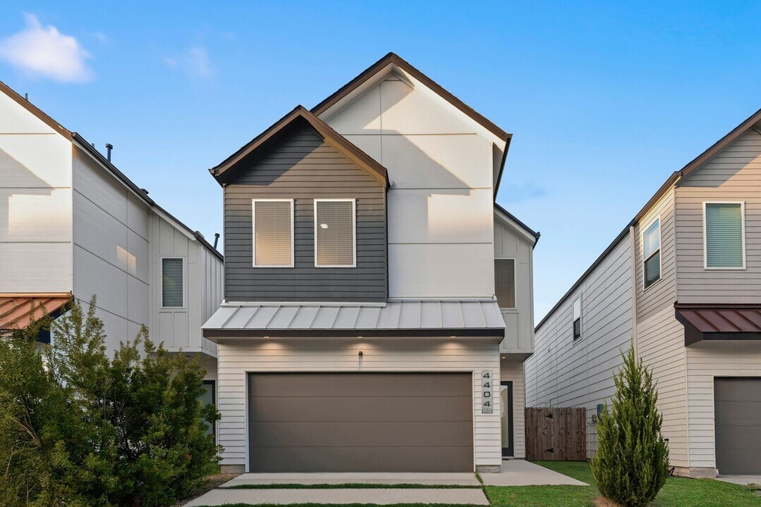 4404 Ibiza Ln in Houston, TX - Building Photo