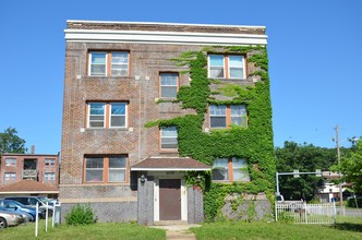 6Th And Hickman Apartments in Des Moines, IA - Building Photo - Building Photo