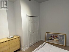 208 Carlton St. in Toronto, ON - Building Photo - Building Photo