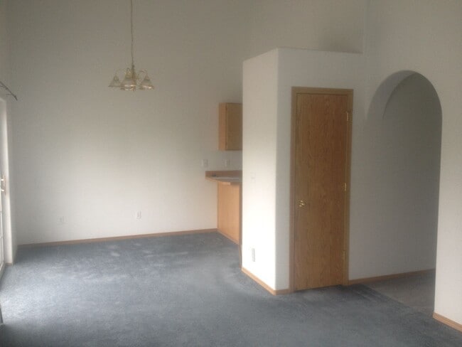 2731 Lee St in Anchorage, AK - Building Photo - Building Photo