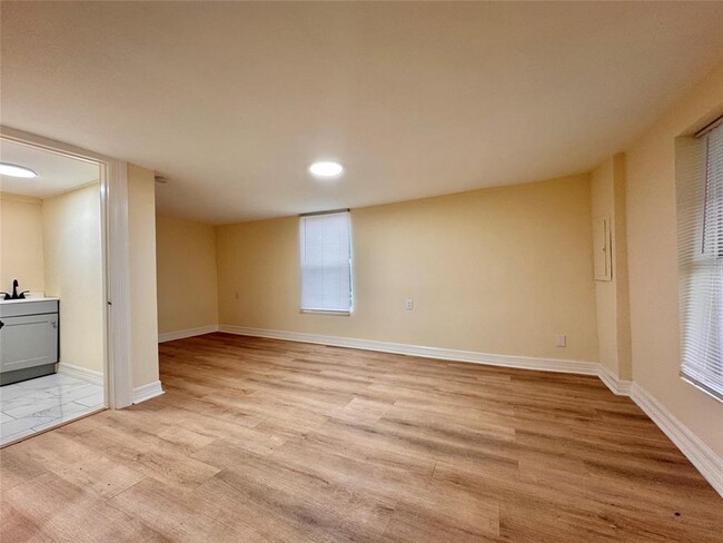 27 Norwood St in Houston, TX - Foto de edificio - Building Photo