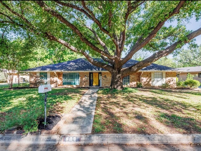 property at 809 Brook Hollow St