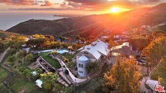 3020 Corral Canyon Rd in Malibu, CA - Building Photo