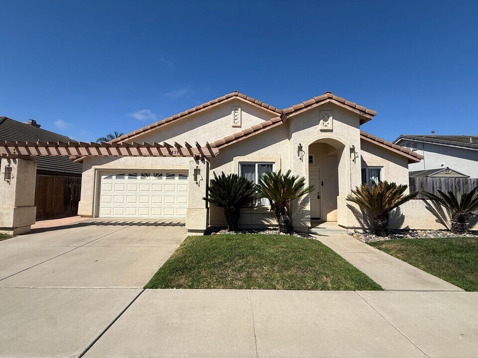 2459 Teelynn Ave in Santa Maria, CA - Building Photo