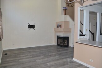 1401 Grayshire Ct in Elgin, IL - Building Photo - Building Photo