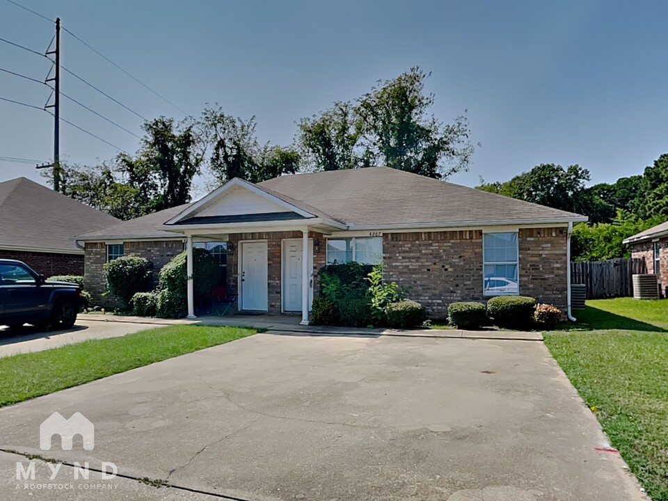 4207 Magnolia St in Texarkana, TX - Building Photo