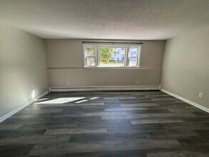 1-7 Meisner in Salem, NH - Foto de edificio - Building Photo