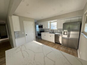 1154 W 37th St in Indianapolis, IN - Building Photo - Building Photo