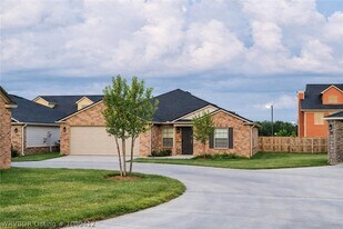 6815 Veterans Ave in Barling, AR - Building Photo