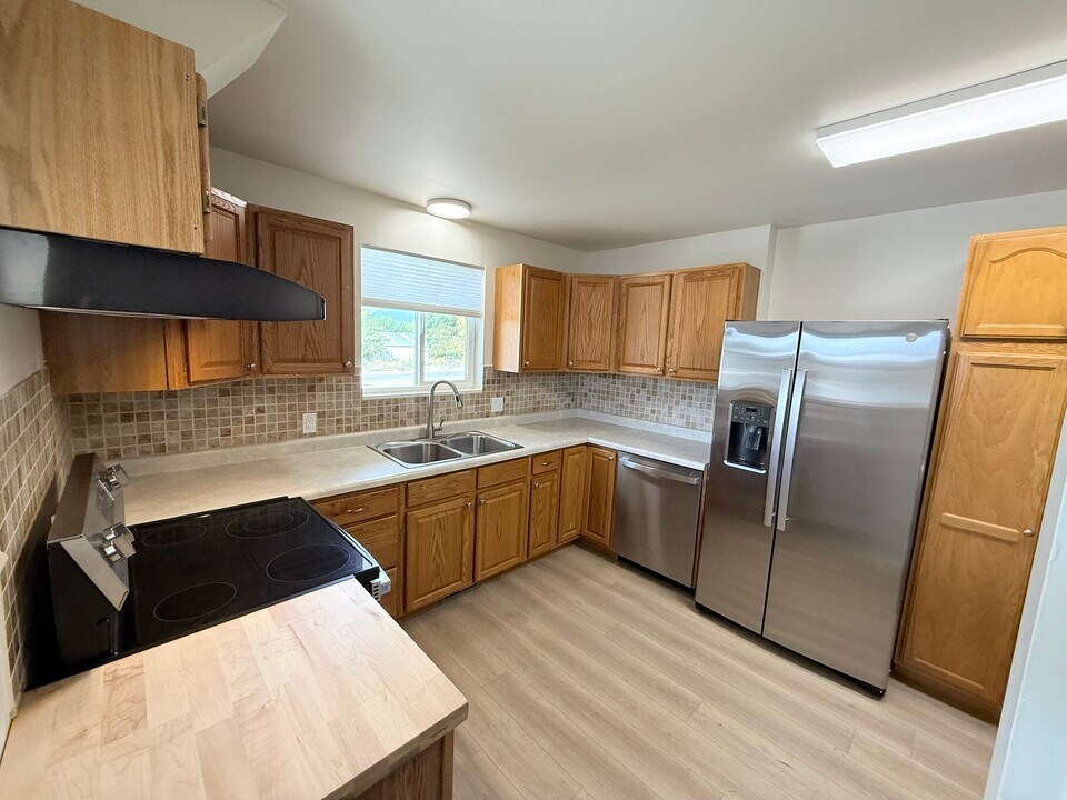 466 E 13800 S in Draper, UT - Foto de edificio