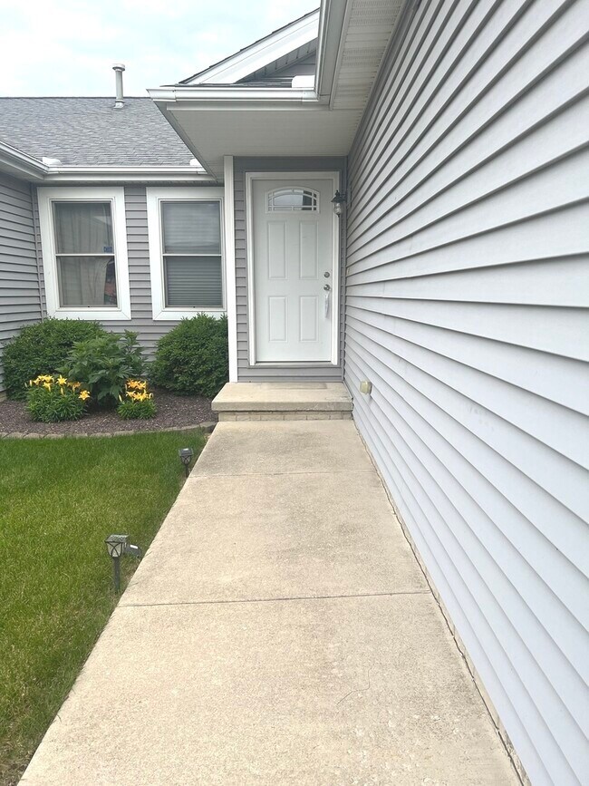 909 Wartburg Dr in Bloomington, IL - Building Photo - Building Photo