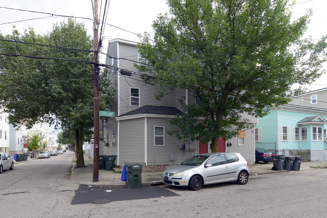 42 Courtland St in Providence, RI - Foto de edificio