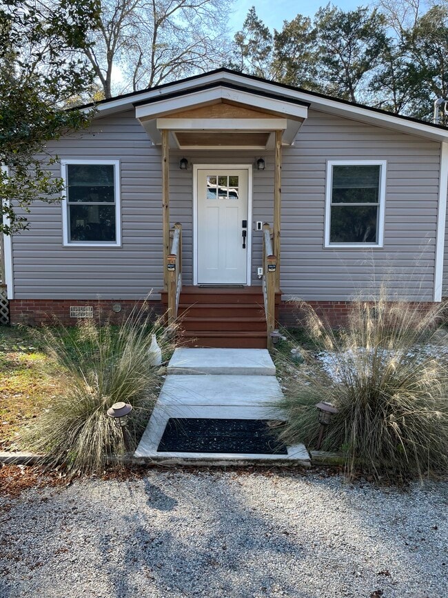 991 State Rd S-10-1490 in Johns Island, SC - Building Photo - Building Photo