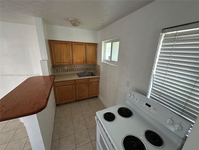 610 NE 12th Ave in Fort Lauderdale, FL - Building Photo - Building Photo