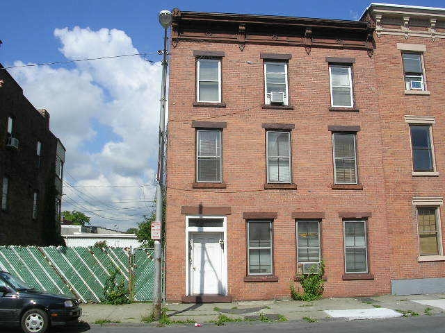 295 Fourth St in Troy, NY - Building Photo