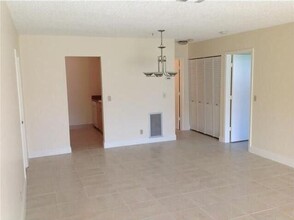 1918 Palmland Dr-Unit -2 in Boynton Beach, FL - Building Photo - Building Photo