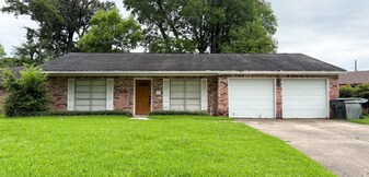 2995 Wier Dr in Beaumont, TX - Building Photo
