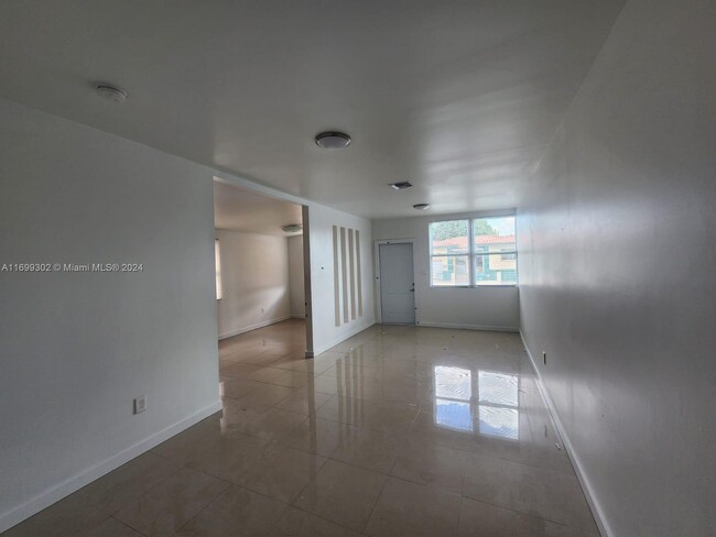 1726 SW 25th Ave in Miami, FL - Building Photo - Building Photo