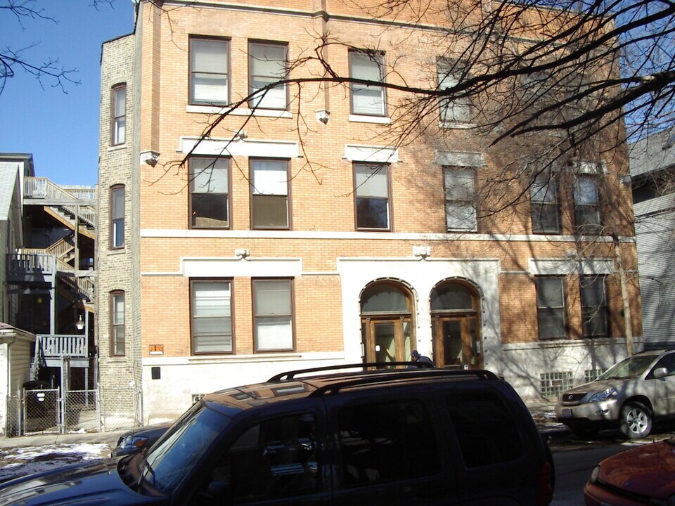 1356 W Barry Ave in Chicago, IL - Building Photo